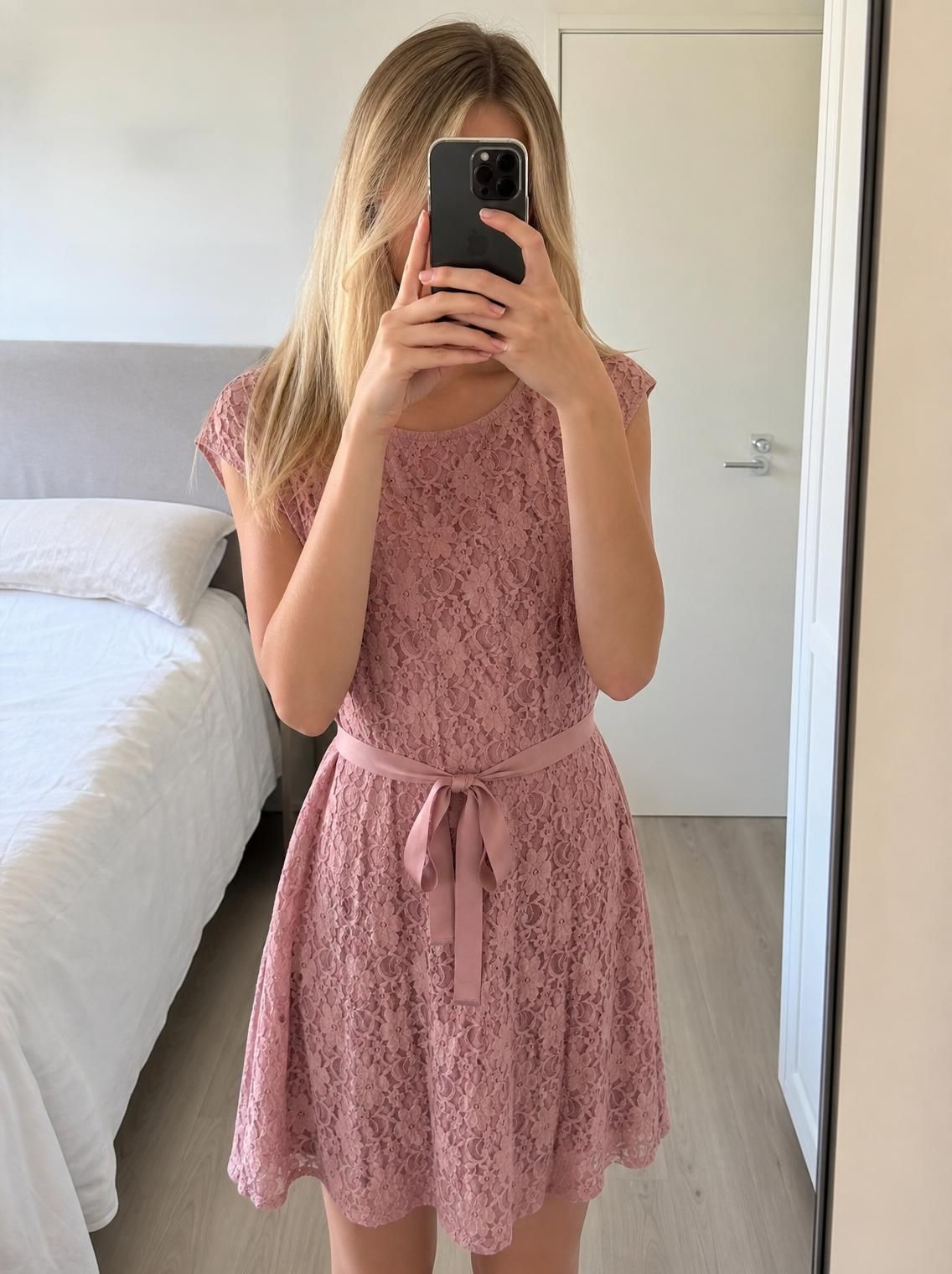 Lace dress enhanced by Vintefy (Clone mode)
