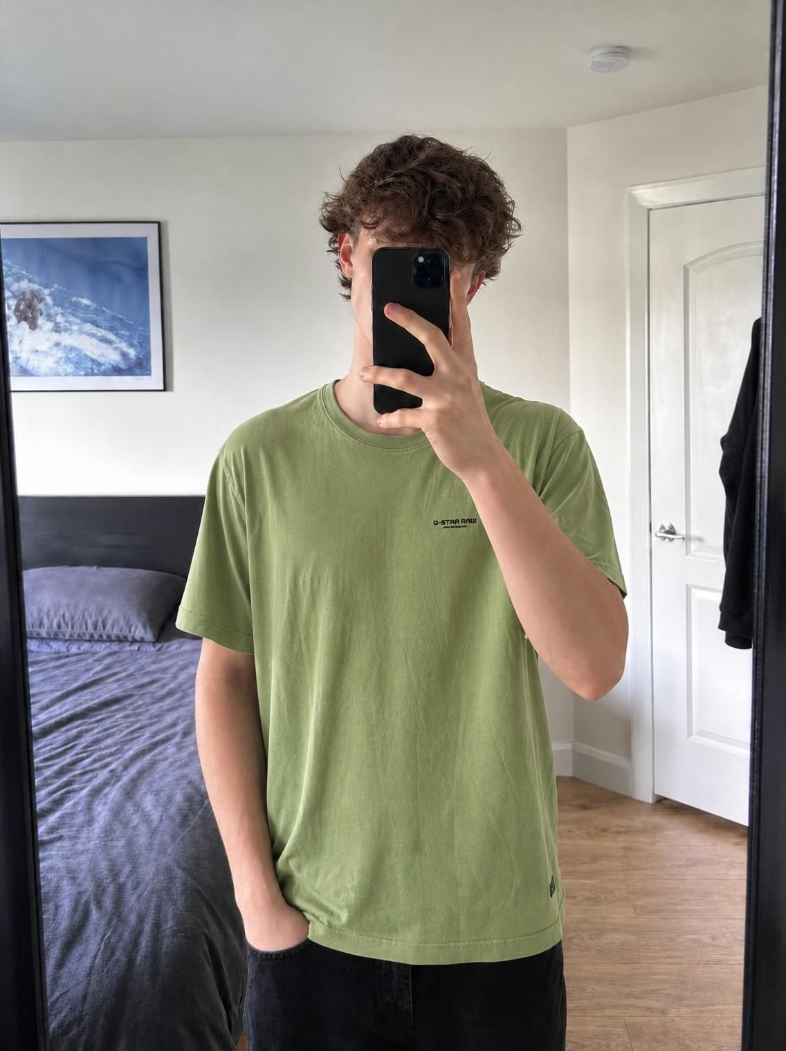 Vintefy Clone mode photo of the same T-shirt worn by a model