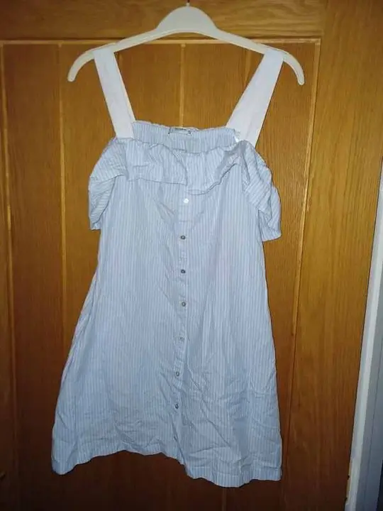 Light blue dress, the phone photo