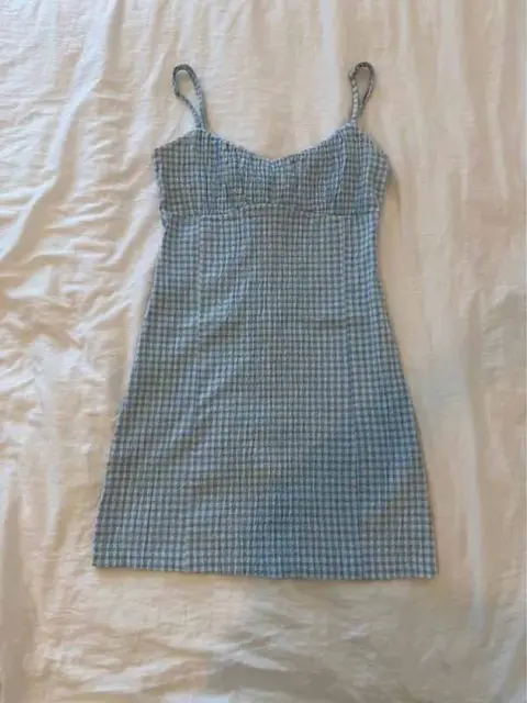 Gingham dress, the phone photo