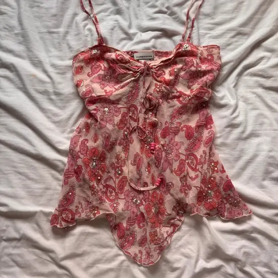 Floral top, the phone photo
