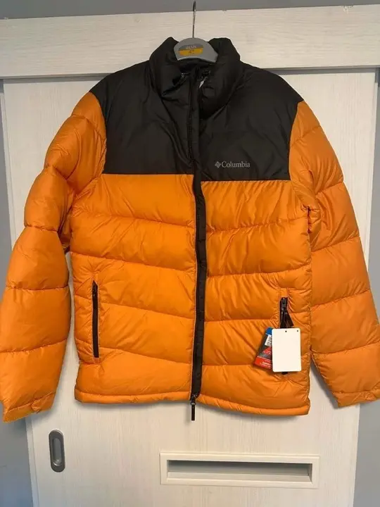 Puffer jacket, the phone photo