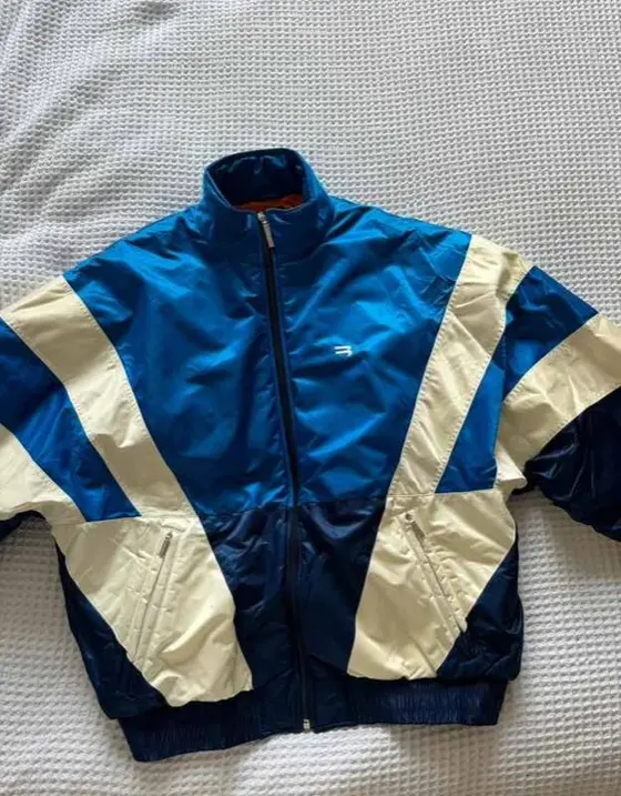 Track jacket, the phone photo